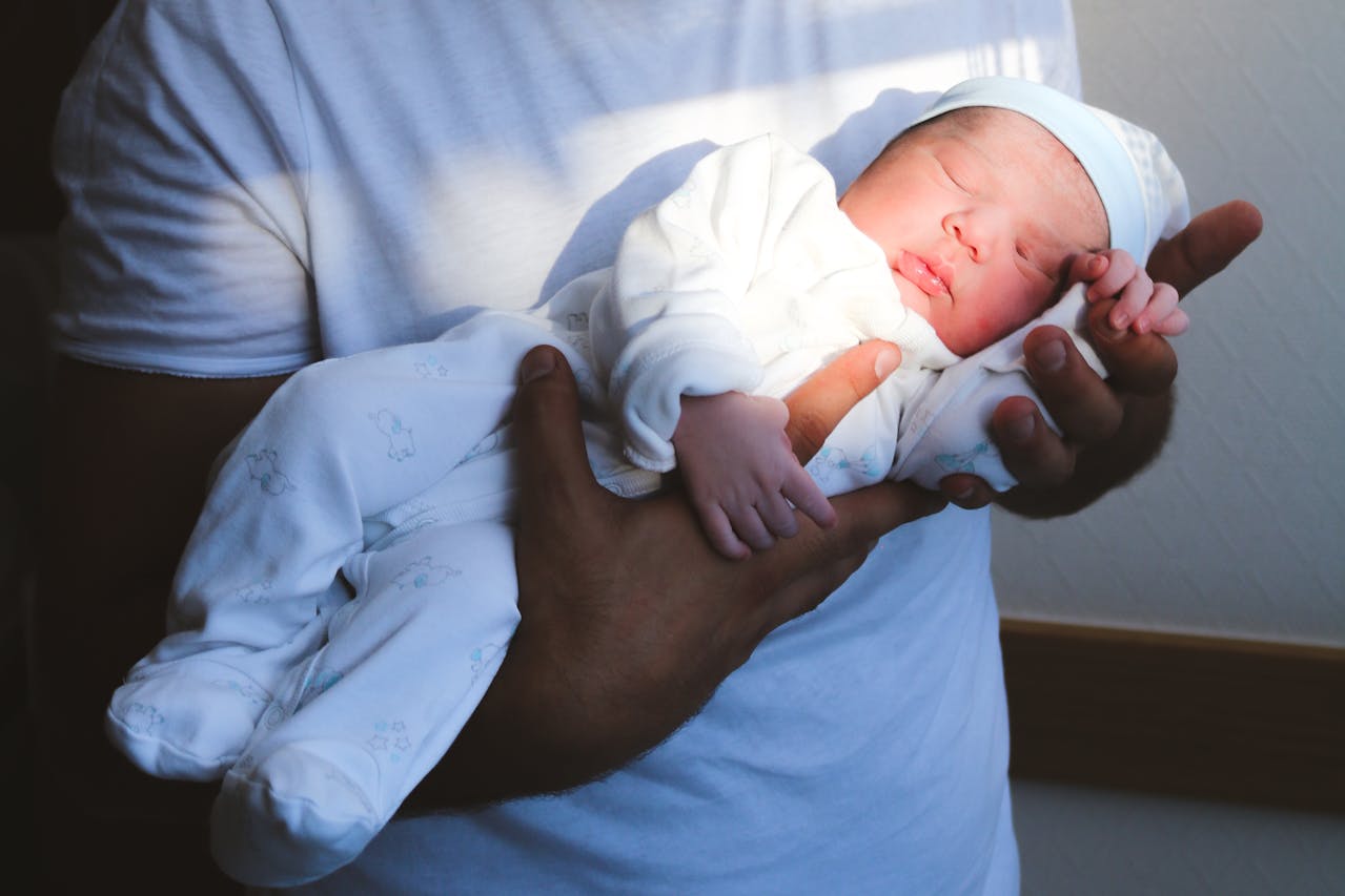 Jak usypiać niemowlaka? Metody usypiania dziecka 