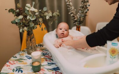 Pierwsza kąpiel noworodka – jak kąpać noworodka? W czym kąpać noworodka w pierwszych tygodniach?